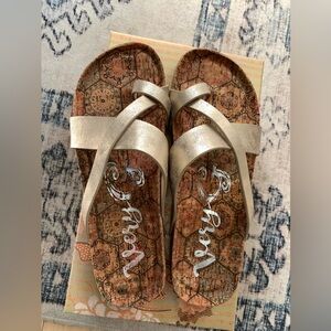Very G Metallic Gold Women's Sandals